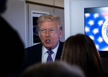 Trump diz que investigará suposta ordem do secretário de Defesa de 'matar todos' em ataque a barco no Caribe