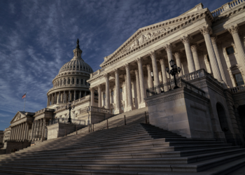 Trump tenta culpar democratas por 'shutdown' e pressiona Senado a acabar com 'filibuster', que dá poder à minoria