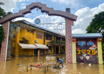 Inundações deixam 40 mortos no Vietnã, antes de chegada de tufão que matou 5 nas Filipinas
