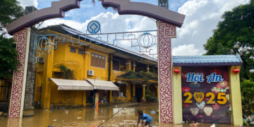 Inundações deixam 40 mortos no Vietnã, antes de chegada de tufão que matou 5 nas Filipinas