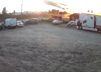 Número de mortos em queda de avião de carga nos EUA sobe para 9; novo VÍDEO mostra 'rastro de fogo'