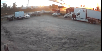 Número de mortos em queda de avião de carga nos EUA sobe para 9; novo VÍDEO mostra 'rastro de fogo'