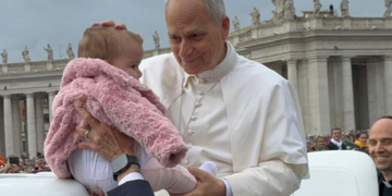 Papa Leão XIV alerta a católicos que Jesus é único Salvador e impõe limites para veneração a Maria