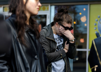 Em repressão à imigração em Chicago, agentes invadem creche e prendem professora colombiana