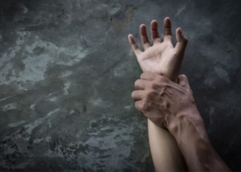 Adolescente é sequestrada e obrigada a fazer sexo oral em maníaco sexual