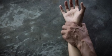 Adolescente é sequestrada e obrigada a fazer sexo oral em maníaco sexual