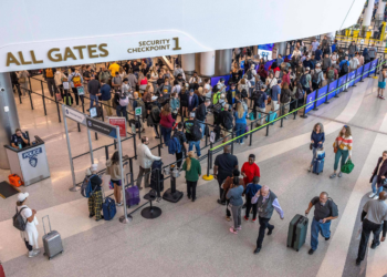 Governo Trump alerta para impacto em viagens aéreas e PIB com paralisação