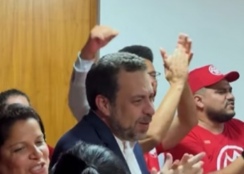 Boulos toma posse e declara que ministério é do MTST