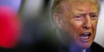 Shutdown nos EUA: Trump exige que controladores aéreos voltem ao trabalho 'agora'; 7 mil voos foram cancelados desde sexta