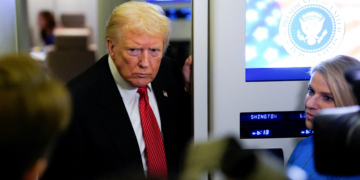 Trump ameaça processar a BBC em US$ 1 bilhão por ‘edição enganosa’ em documentário sobre ele