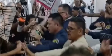 Com gritos para ‘taxar milionários’, indígenas e manifestantes invadem zona azul na COP30