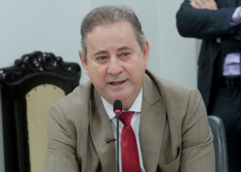 Deputado denuncia ter recebido ameaças de servidores do TJ por adiar votação de reajuste salarial