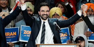 É #FAKE que vídeo mostre multidão de muçulmanos na Times Square após vitória de Mamdani; gravação ocorreu em março no Ramadã