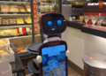 Padarias em São Paulo usam robôs garçons para atender clientes; veja vídeo
