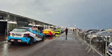 Chuva interrompe rapidamente corridas e pilotos enfrentam pista molhada no autódromo de Cuiabá
