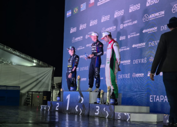 Nelson Piquet Jr. vai ao pódio em duas categorias durante etapa em Cuiabá