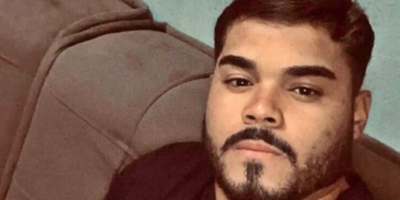 Jovem é assassinado a tiros dentro de sorveteria