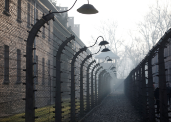 Leilão de objetos do Holocausto gera críticas na Alemanha