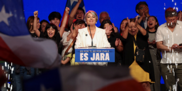 Quem é Jeannette Jara, comunista que disputará 2º turno das eleições presidenciais no Chile