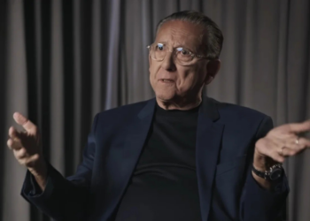 Galvão Bueno é internado em hospital de São Paulo