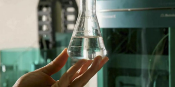 Homem perde visão e é internado em estado crítico após beber whisky em MT