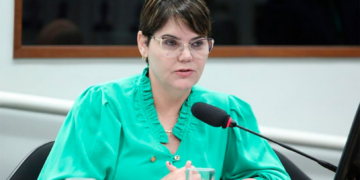 Coronel Fernanda confronta empresário na CPI do INSS: "vão lhe fazer de mulherzinha na cadeia"