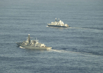 Reino Unido denuncia proximidade de navio espião russo e diz que está com 'opções militares' prontas após incidente com laser