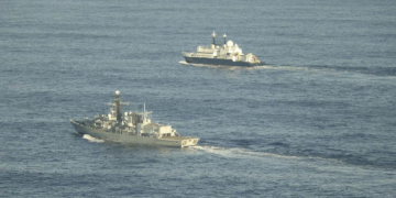 Reino Unido denuncia proximidade de navio espião russo e diz que está com 'opções militares' prontas após incidente com laser