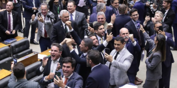 Com ampla maioria, Câmara veta direito de voto a presos no PL Antifacção