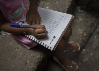 1 em cada 5 crianças no mundo vive em extrema pobreza, diz Unicef