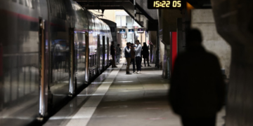 Paris registra queda de luz que afeta trens e metrô, diz operadora de energia