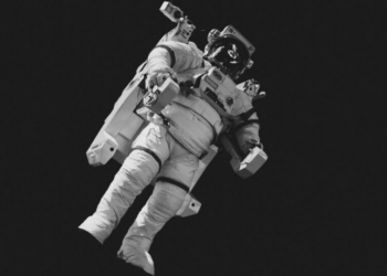 Cientistas: viagens espaciais aceleram envelhecimento e aumentam risco de câncer