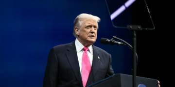 Custo de vida impactou a agenda política de Trump: o que disse a imprensa internacional sobre a suspensão do tarifaço