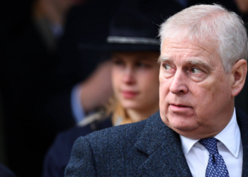 Ex-príncipe Andrew deve prestar depoimento sobre caso Epstein, diz Starmer