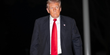 Reprovação a Trump bate recorde no 2º mandato, puxada por irritação de eleitores com preços nos EUA