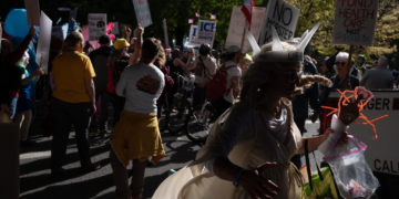 Juíza proíbe novamente administração Trump de enviar tropas a Portland