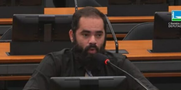 Comunista e ligado a Janja: quem é o evangélico que se infiltrou na vigília por Bolsonaro