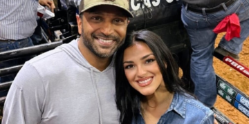 Diretor do FBI usa equipes da Swat para proteger namorada e é alvo de críticas dentro da polícia americana, diz jornal