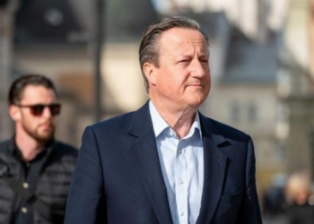 David Cameron, ex-primeiro-ministro britânico, anuncia que está com câncer de próstata, diz jornal