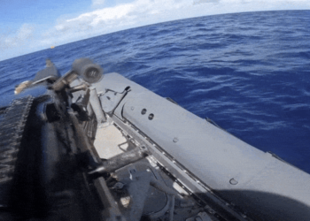 VÍDEO: EUA divulgam imagens de fuzileiros navais atirando com metralhadoras no Mar do Caribe