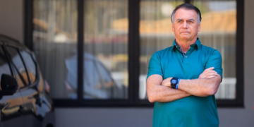 Bolsonaro diz em audiência que violou tornozeleira porque teve alucinação; juíza mantém prisão