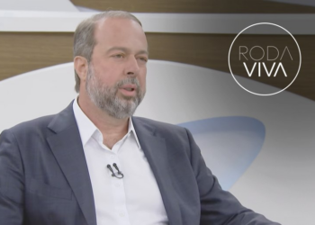 "Não podemos politizar o processo de renovação do contrato da Enel", afirma ministro de Minas e Energia