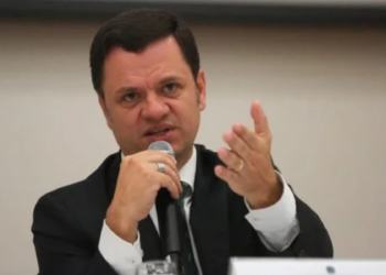 Ex ministro de Bolsonaro, Anderson Torres é preso no escritório do advogado Eumar Novacky