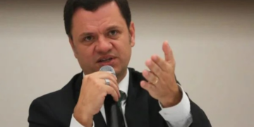 Ex ministro de Bolsonaro, Anderson Torres é preso no escritório do advogado Eumar Novacky