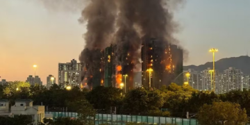 Mortos em incêndio em condomínio residencial de Hong Kong chegam a 36