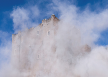 VÍDEO: Torre medieval desaba parcialmente em Roma, na Itália