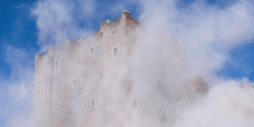 VÍDEO: Torre medieval desaba parcialmente em Roma, na Itália