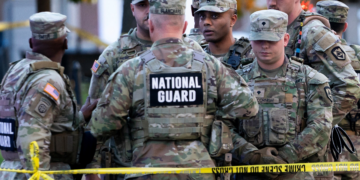 Atirador que baleou militares perto da Casa Branca é um imigrante afegão, diz agência