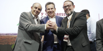 Ao lado de presidente da Aprofir, governador confirma Prodeic para dezembro