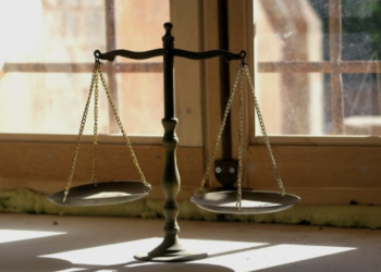 Homem é condenado a 16 anos por tentar matar ex-namorada